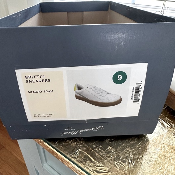 EUC BRTTIN SNEAKERS 👟 US 9 - Picture 4 of 9
